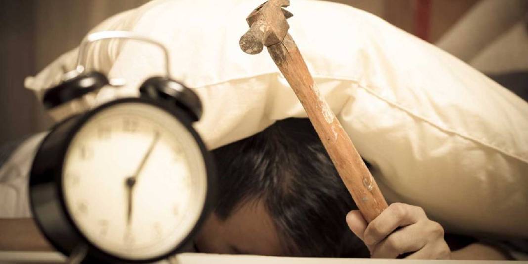 Sıradan görünüyor ama riskli! Sabahları alarm ertelerken bir daha düşünün: Bu zararları akla gelmez 1